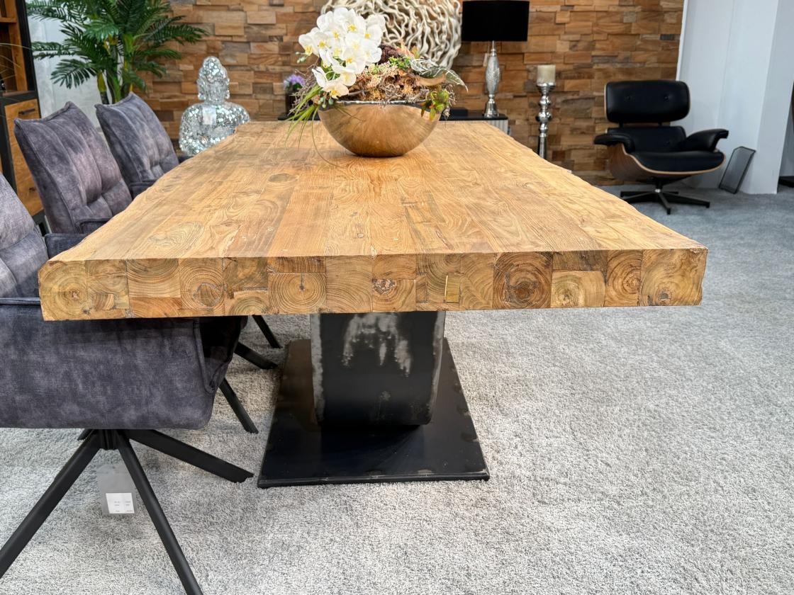 Wohnzimmertisch Deep Island 220x100 aus massivem Altholz und Rohstahl