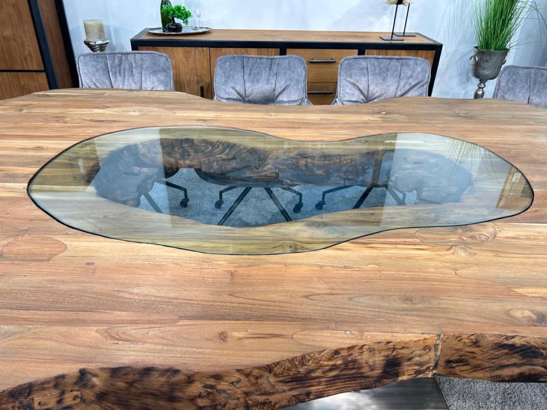 Außergewöhnlicher Esstisch 300 cm Fusion Vollholz massiv