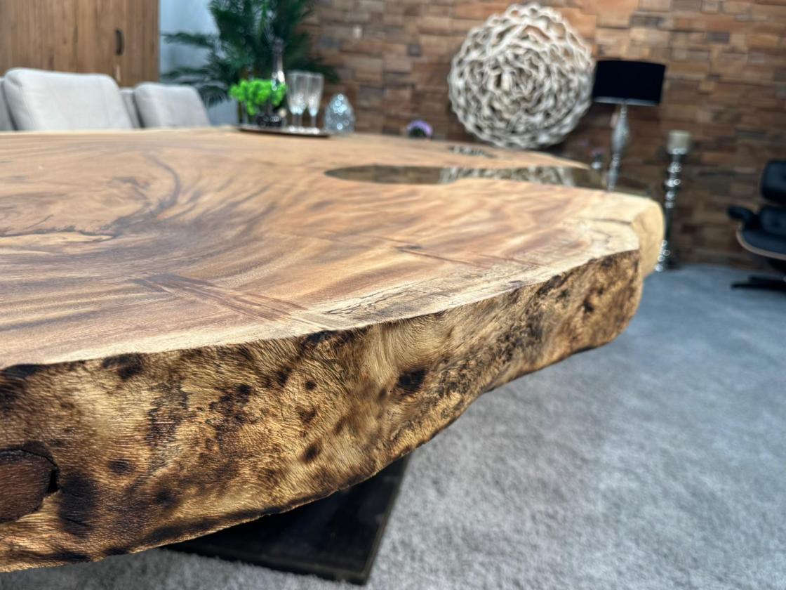 Baumscheiben Esstisch "Lakeside" aus massivem Suarholz