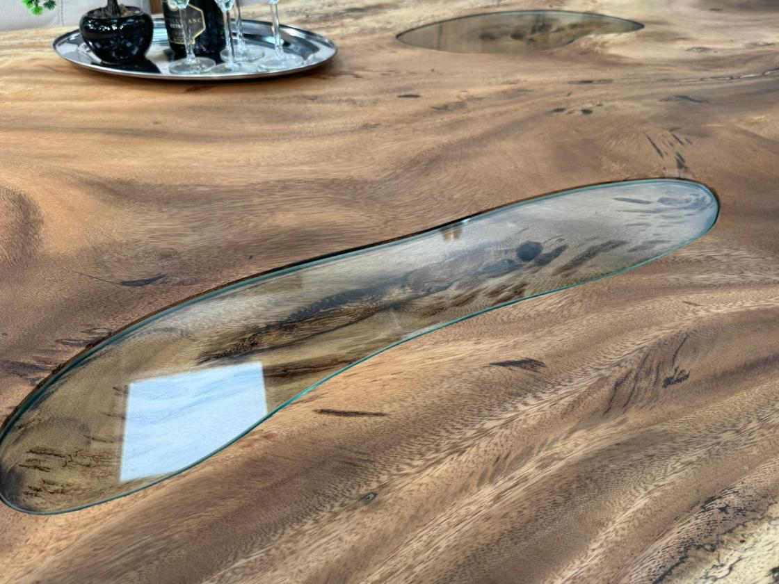 Baumscheiben Esstisch "Lakeside" aus massivem Suarholz