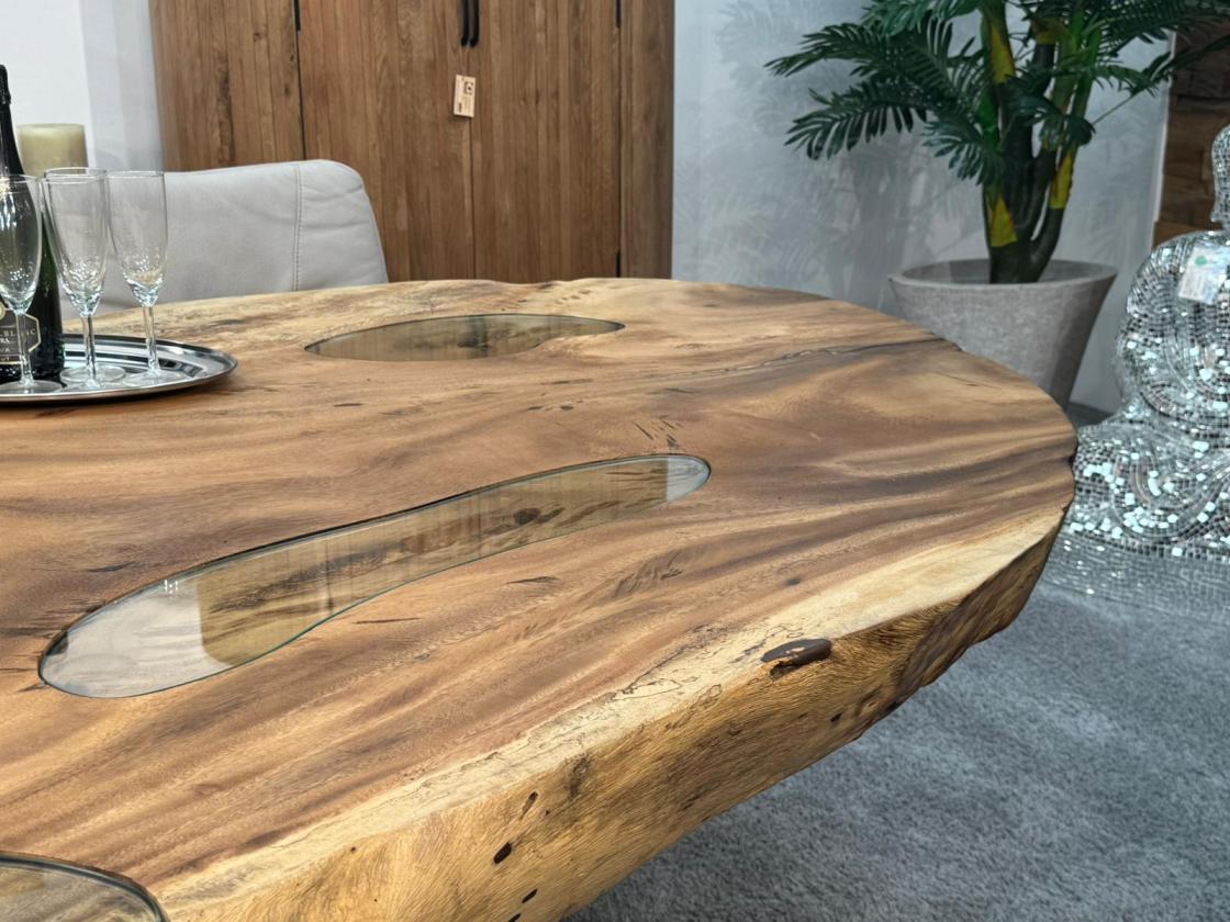 Baumscheiben Esstisch "Lakeside" aus massivem Suarholz