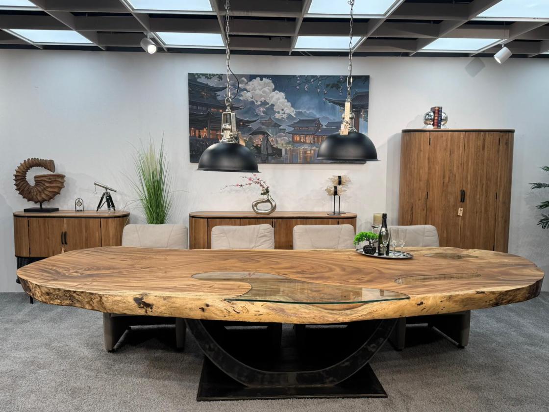 Baumscheiben Esstisch "Lakeside" aus massivem Suarholz