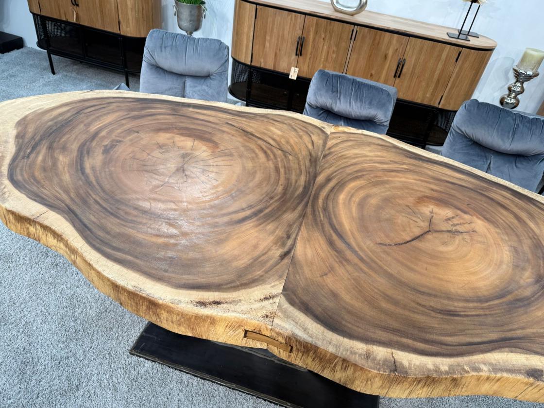 Baumscheiben Esstisch "Lakeside" aus massivem Suarholz