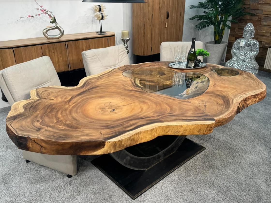 Esstisch aus einer Baumscheibe Expression