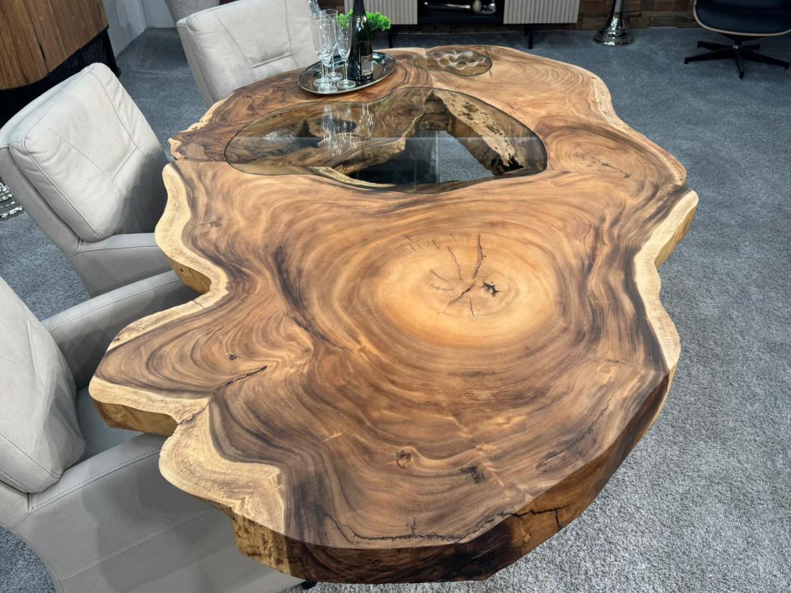 Esstisch aus einer Baumscheibe Expression