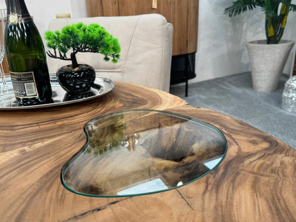 Esstisch aus einer Baumscheibe Expression