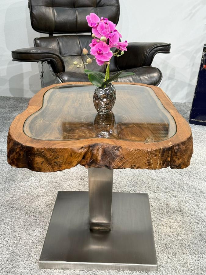 Antiker Design Sofatisch aus einem Reismörser
