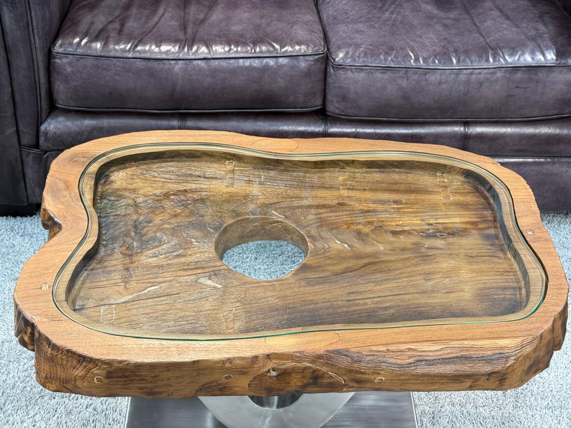 Antiker Design Sofatisch aus einem Reismörser