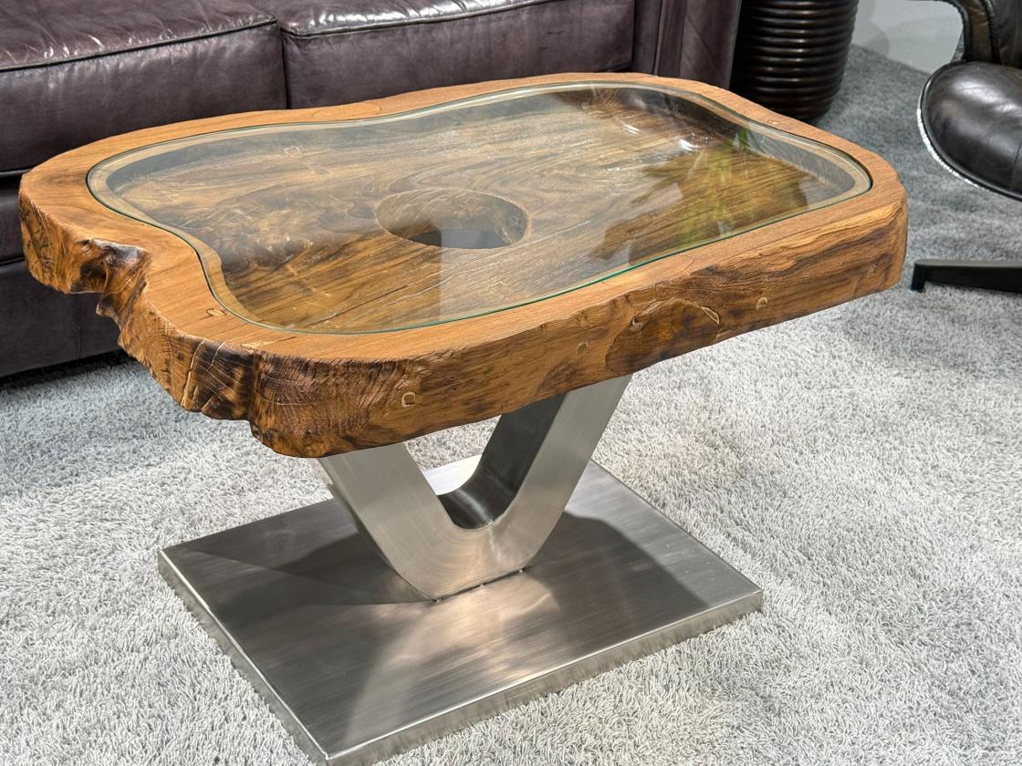 Antiker Design Sofatisch aus einem Reismörser