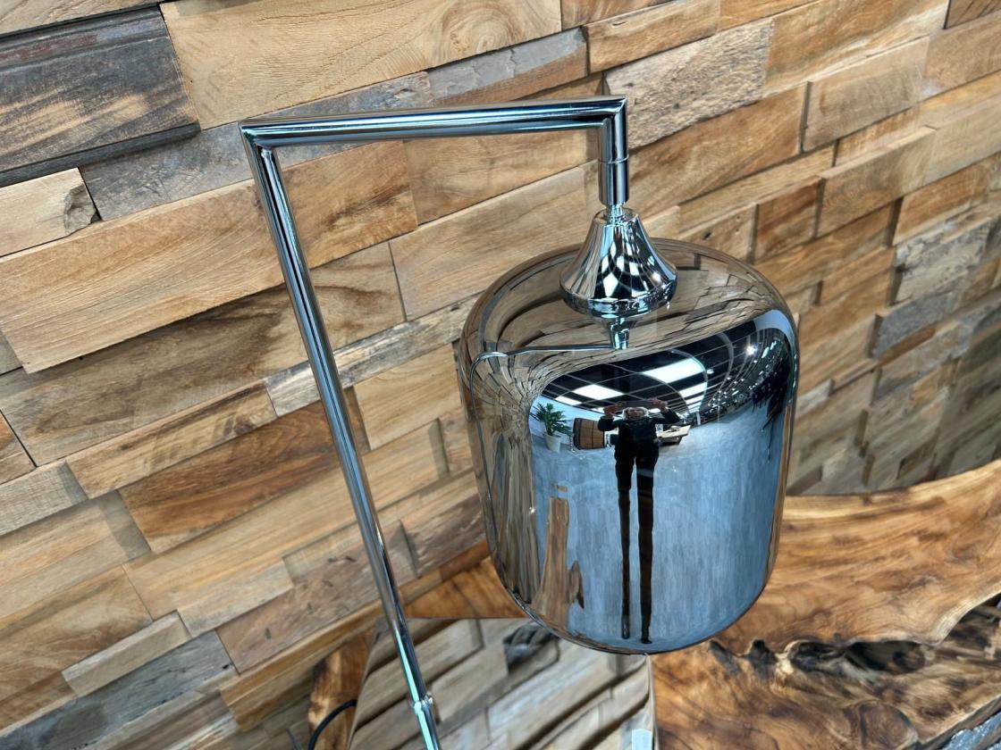 Design Tischlampe mit Standfuß in schwarz Chrom