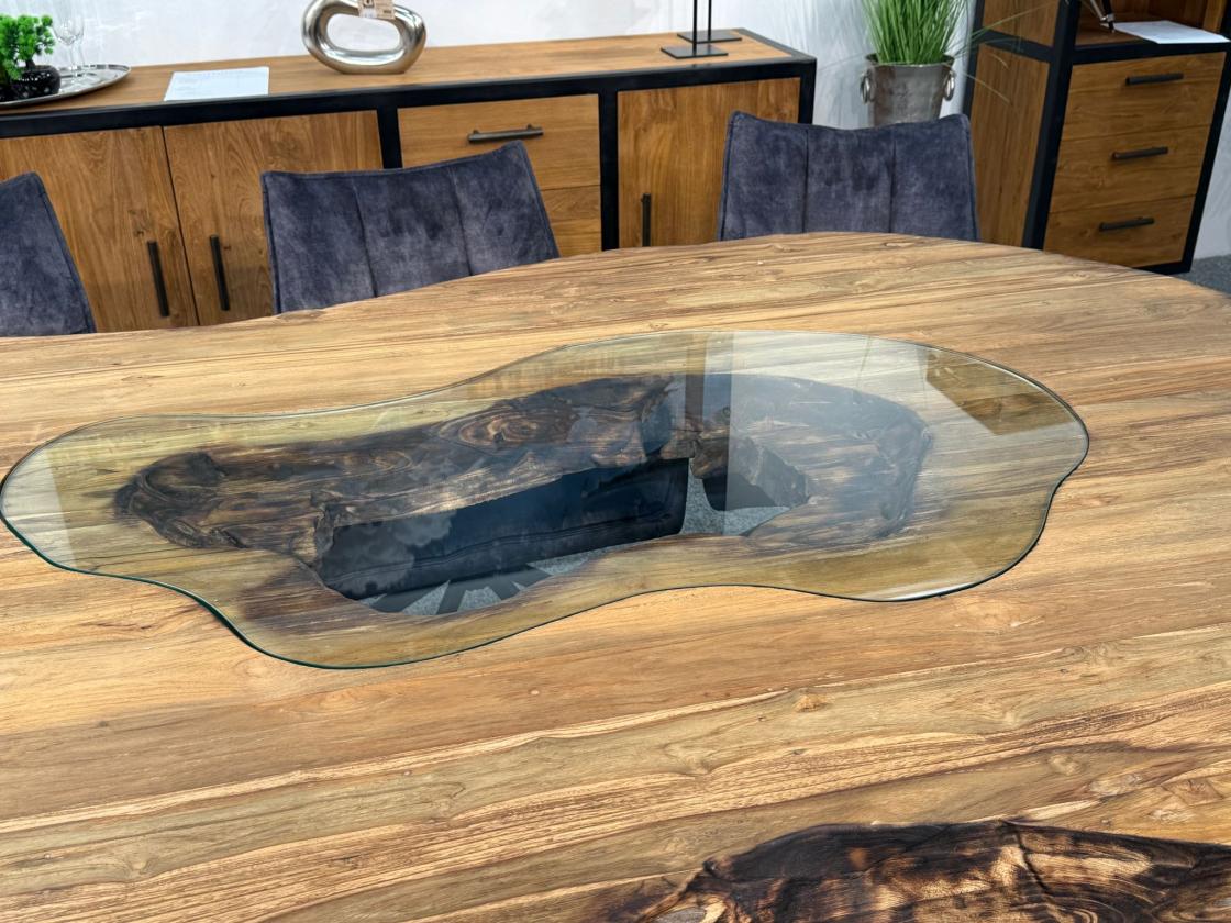 Massiver Holtisch Fusion aus recyceltem Holz