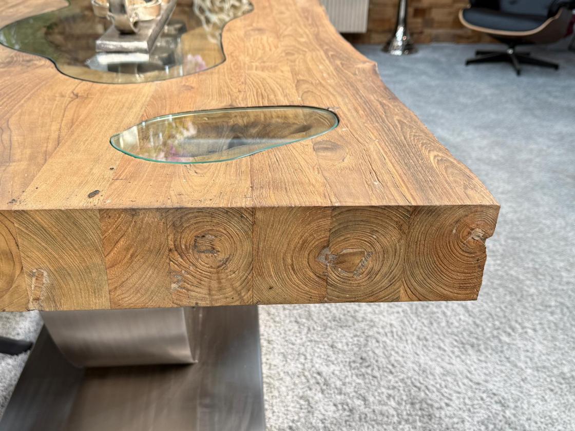 Esstisch für 6 Personen aus Holz mit Edelstahl