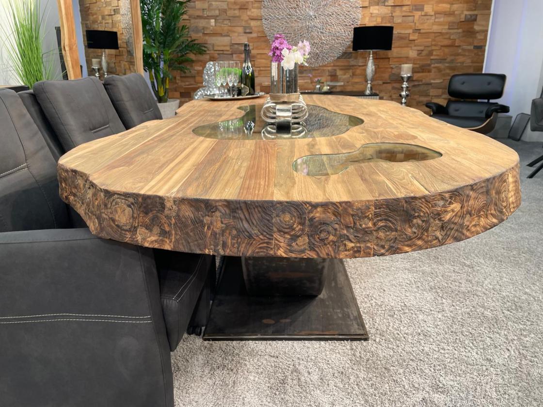 handgefertigter Massivholz Esstisch aus Teak