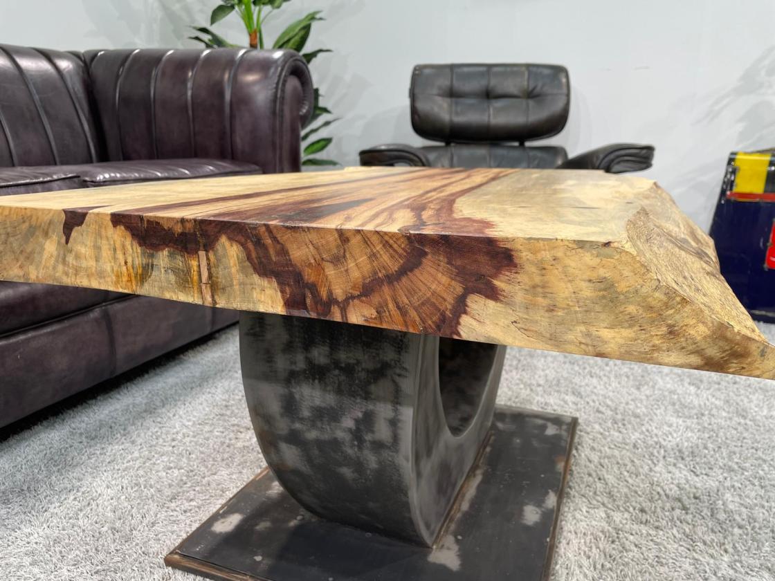 Baumstamm Couchtisch Tamarind 96 cm mit Tischgestell aus Stahl