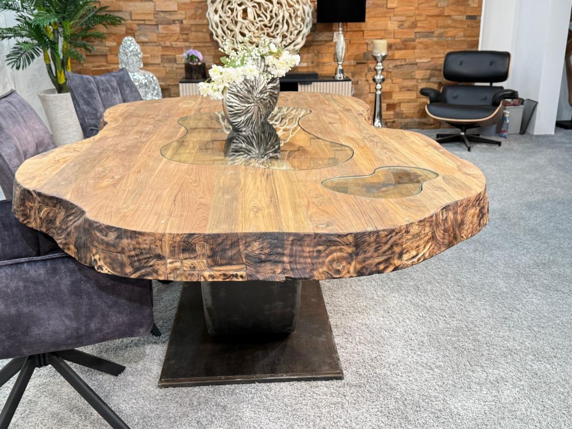 Runder Holztisch mit Glasintarsien, recyceltes Holz, Rohstahlgestell.