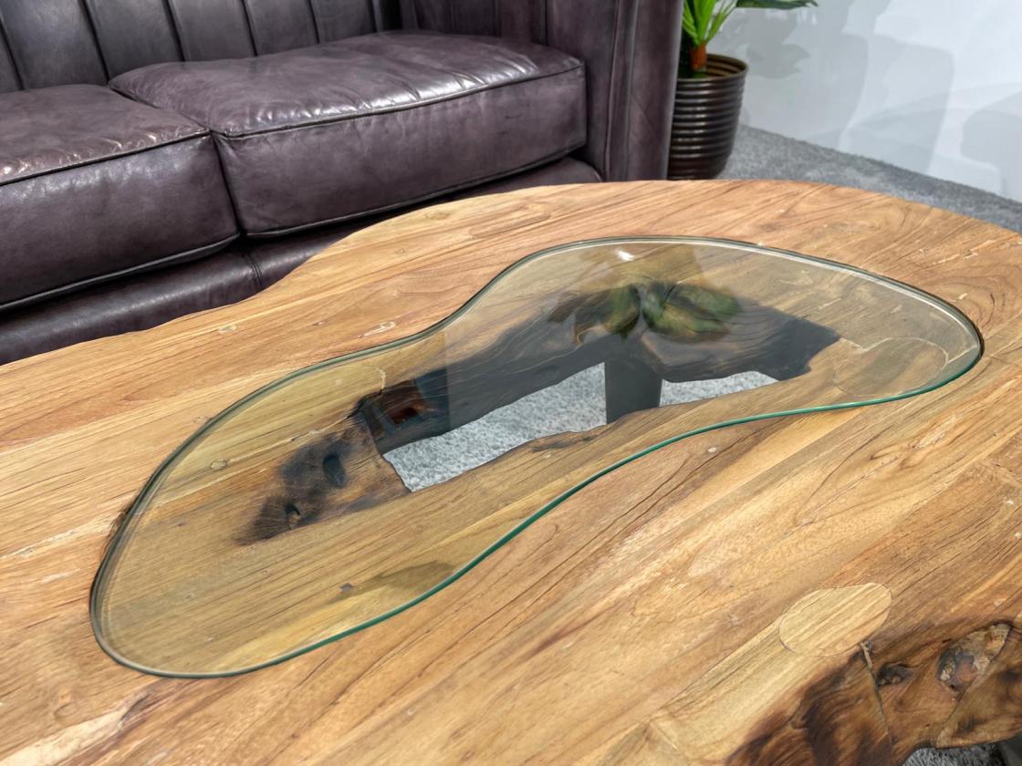 ovaler Couchtisch aus massivem Teakholz