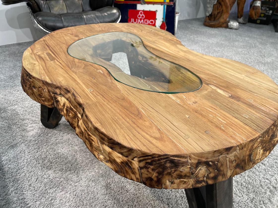 ovaler Couchtisch aus massivem Teakholz