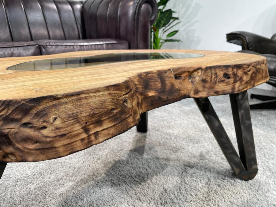 ovaler Couchtisch aus massivem Teakholz