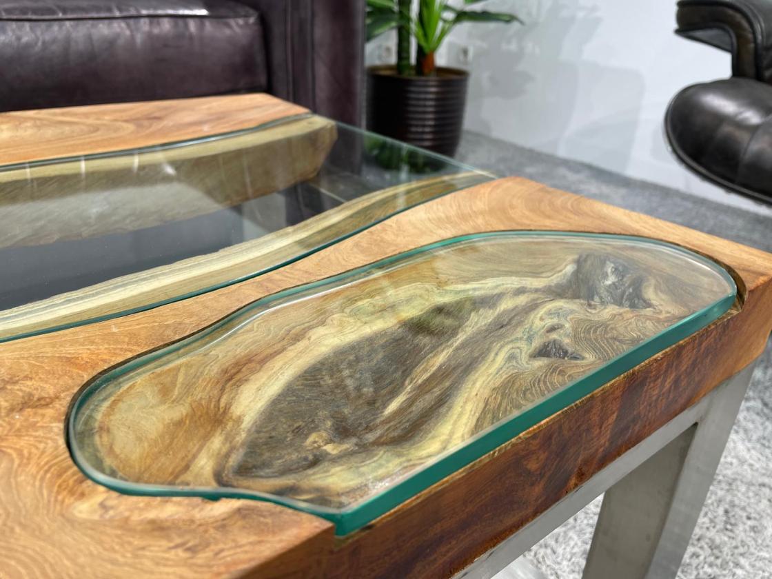Handgefertigter Wohnzimmertisch aus massivem Teakholz 90cm