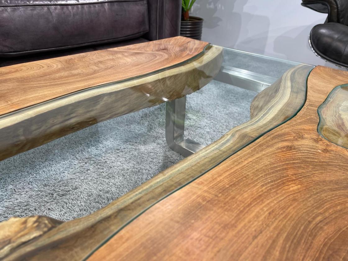 Handgefertigter Wohnzimmertisch aus massivem Teakholz 90cm