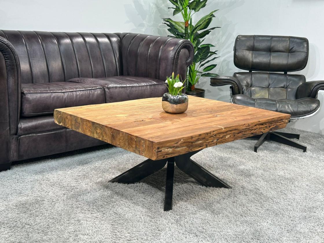 Vollholz Couchtisch massiv eckig mit Stahlgestell Baumkante Altholz