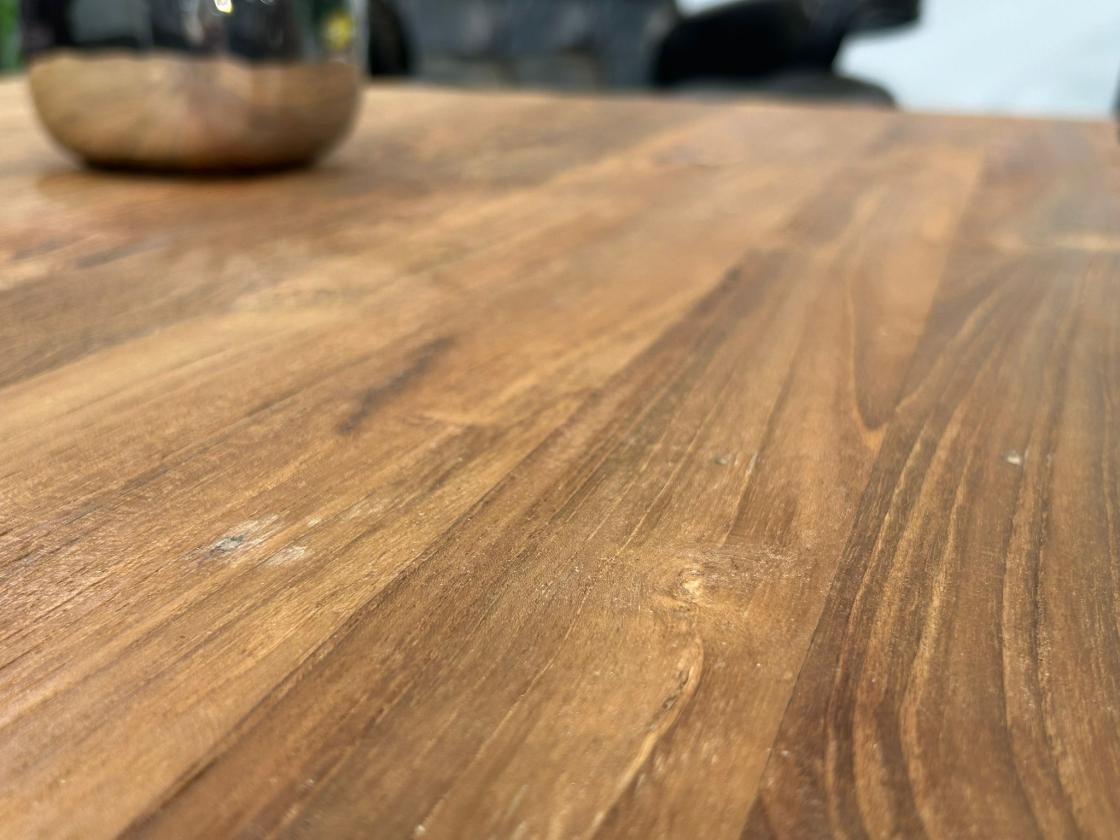 Vollholz Couchtisch massiv eckig mit Stahlgestell Baumkante Altholz