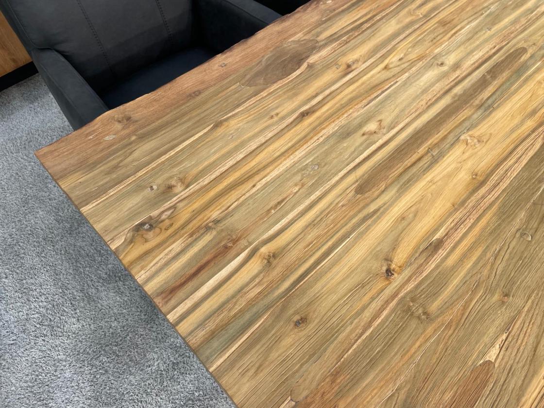 Esstisch aus Massivholz mit Edelstahlfuss 160cm