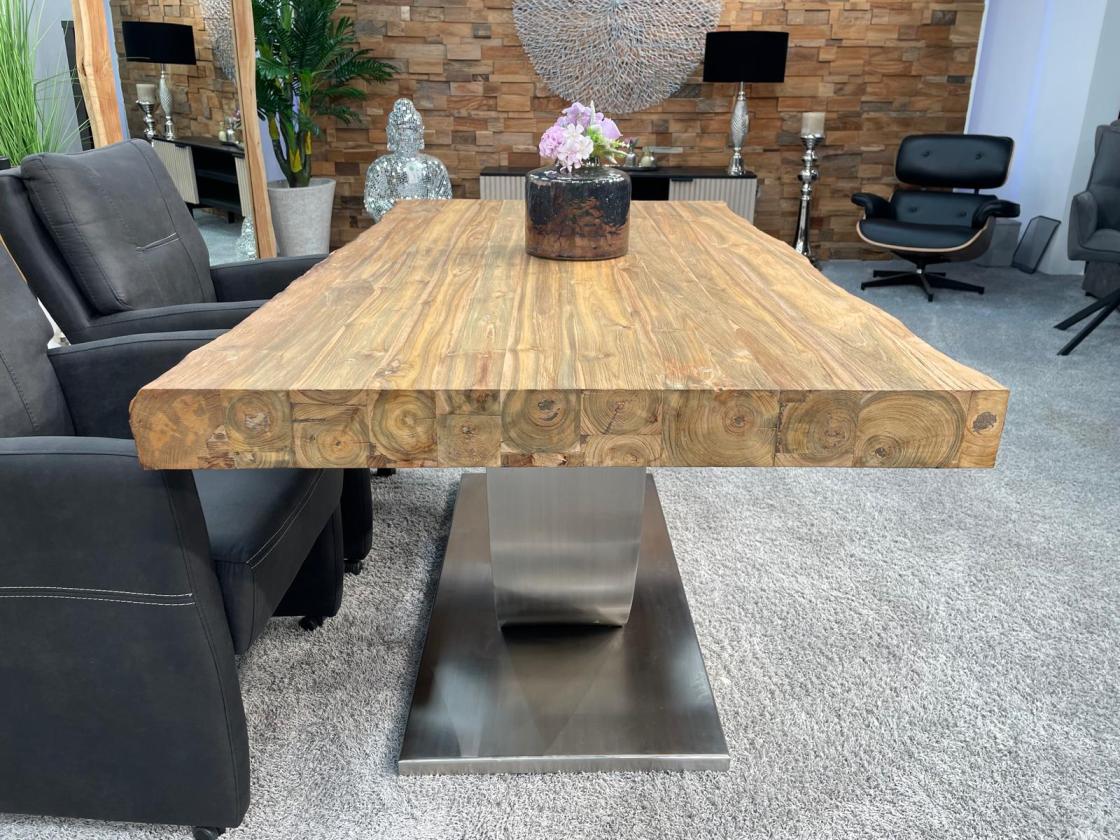 Esstisch aus Massivholz mit Edelstahlfuss 160cm