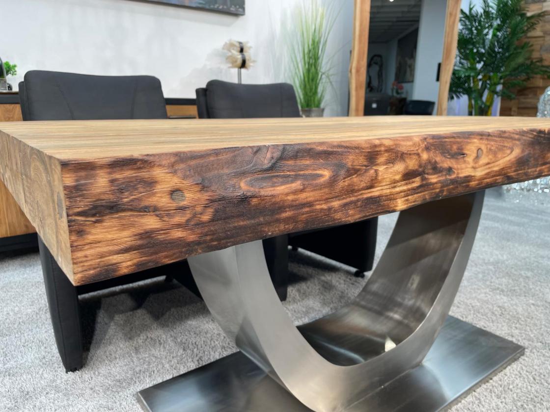 Esstisch aus Massivholz mit Edelstahlfuss 160cm