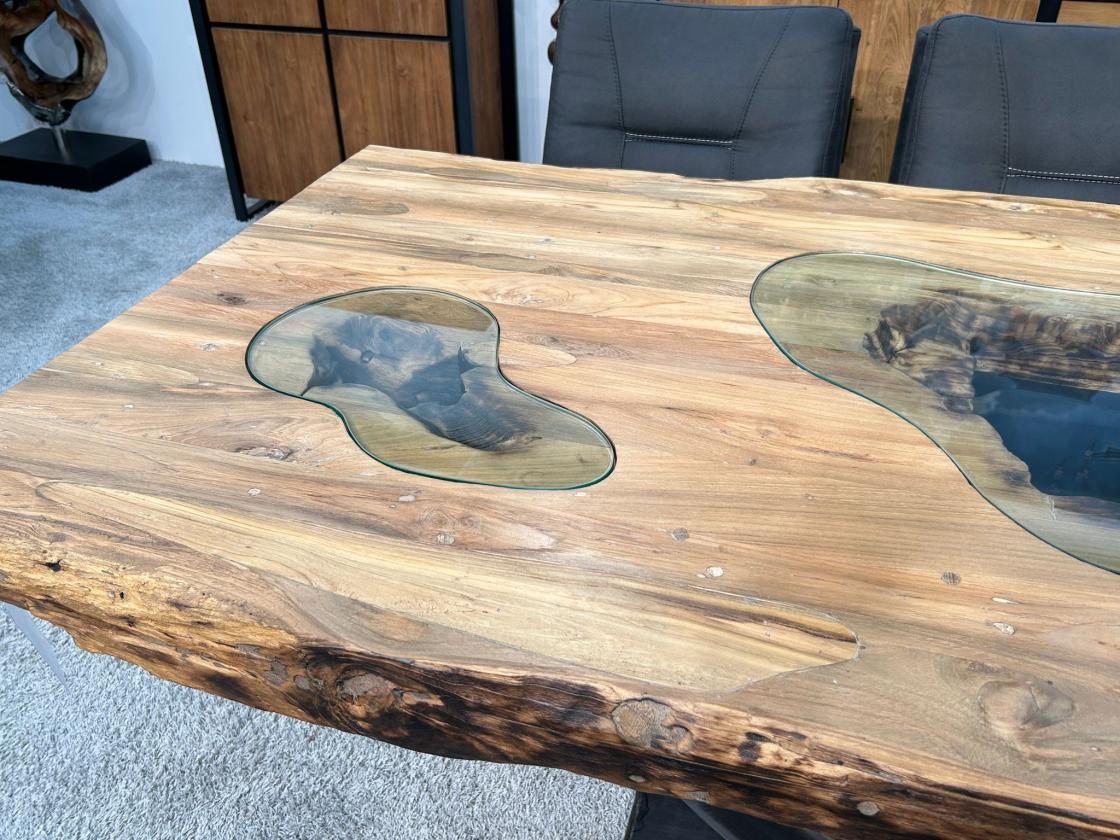 Design Massivholztisch mit extrem starker Tischplatte