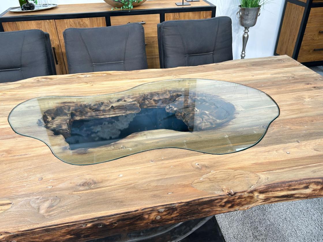 Design Massivholztisch mit extrem starker Tischplatte