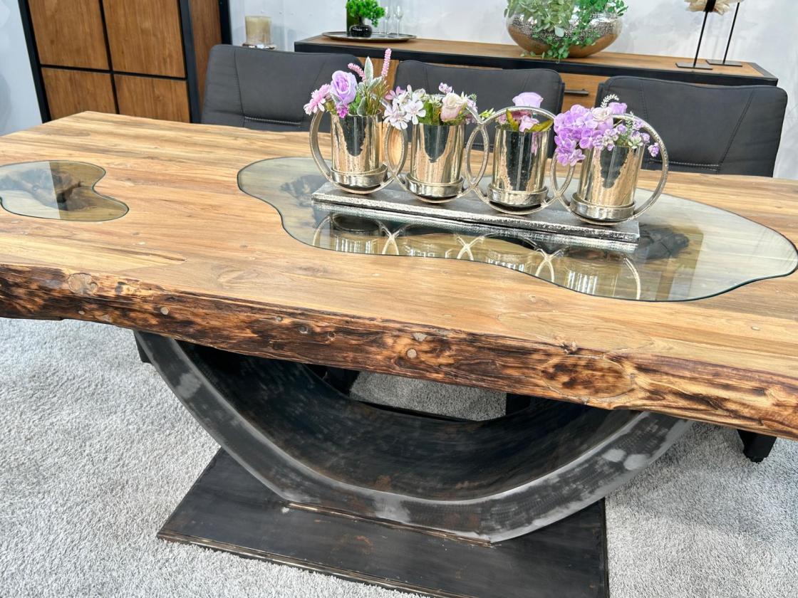 Design Massivholztisch mit extrem starker Tischplatte