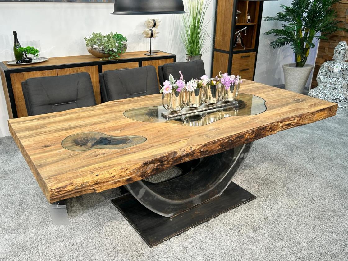 Design Massivholztisch mit extrem starker Tischplatte
