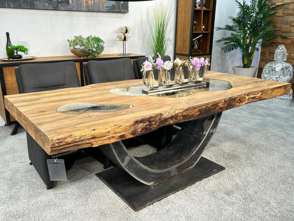 Design Massivholztisch mit extrem starker Tischplatte