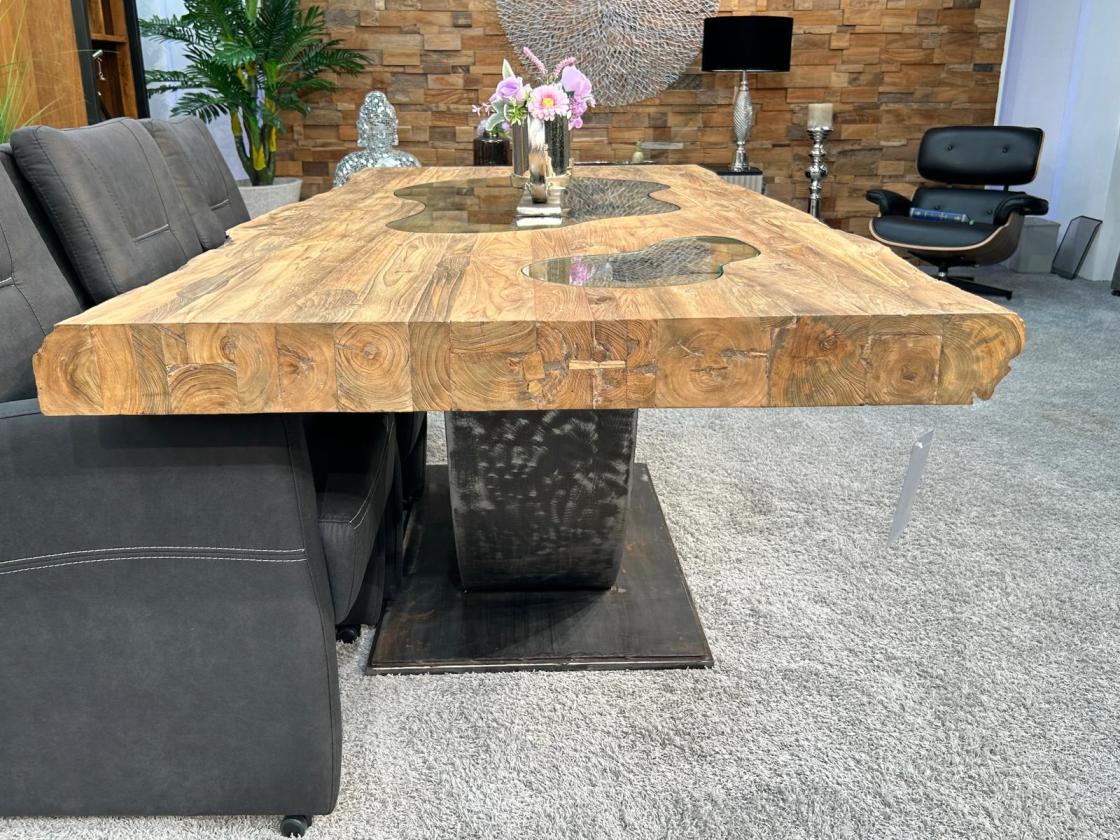 Design Massivholztisch mit extrem starker Tischplatte