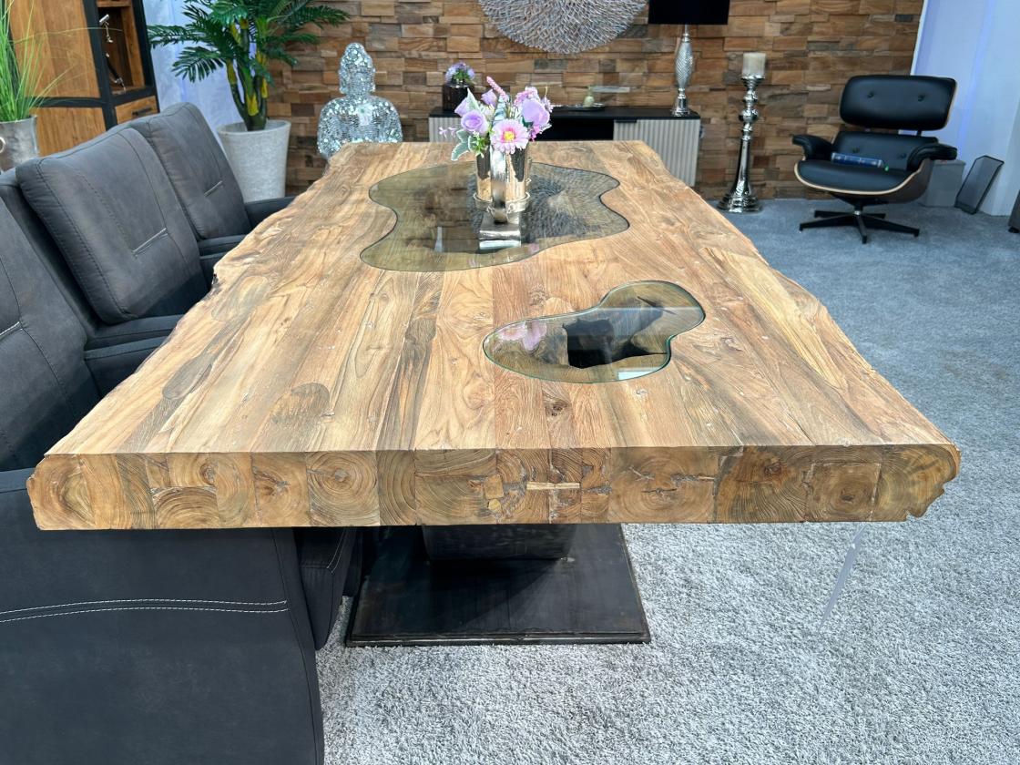 Design Massivholztisch mit extrem starker Tischplatte