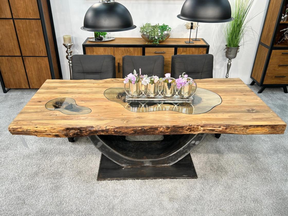 Design Massivholztisch mit extrem starker Tischplatte