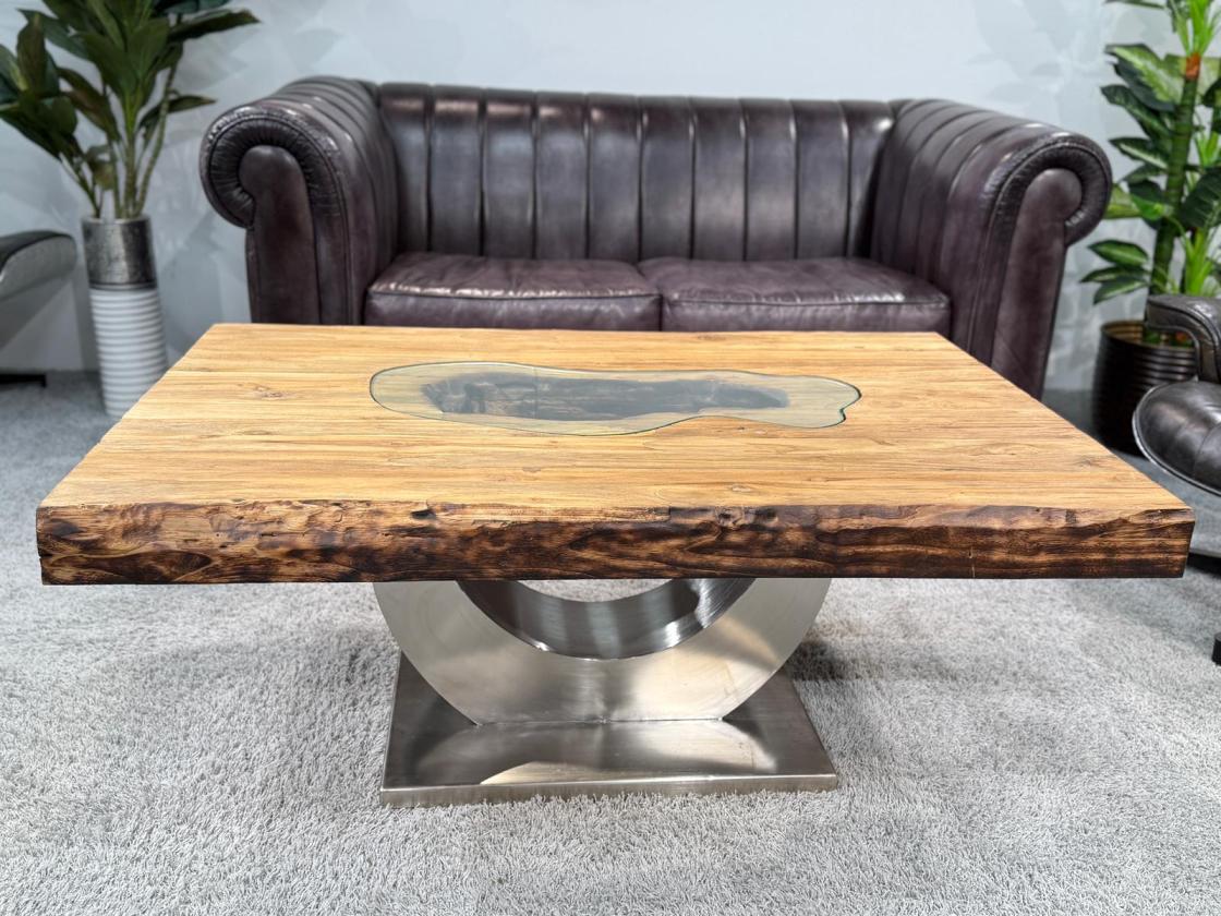 Wohnzimmertisch aus Massivholz recycelt