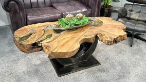Schöner Baumstamm Couchtisch