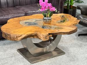Einmaliger Couchtisch aus Baumscheiben mit Halbmondfuss