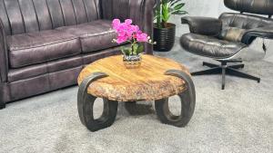 Runder Couchtisch aus Holz Clash