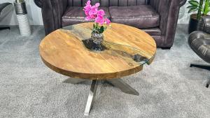Runder Couchtisch Eternia 100cm aus Holz mit Edelstahl