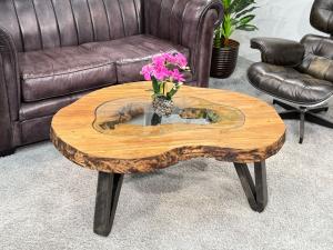 Vollholz Sofatisch aus massivem Teakholz