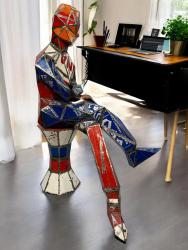Architekten-Deko "Sitzender Mann", ca. H136 x L95 x B45 cm aus recyceltem Metall