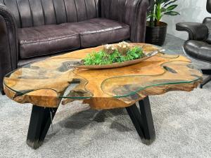Baumstamm-Couchtisch LAKESIDE ca. 133 x 82-94 x 48 cm