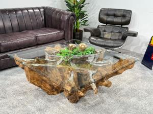 Baumwurzel Couchtisch "Root" aus Teakholz ca. 110 x 110 x 47 cm mit Applikationen aus Aluminium und Glasplatte