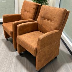 RESTPOSTEN (2 STK) Bequemer Esszimmerstuhl/Sessel "Granada cognac" mit Armlehne auf Rollen