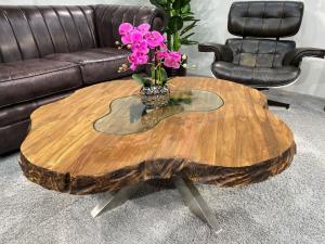 Couchtisch "Wild Eternia" 112 x 101 x 41,5 x 6 cm aus recyceltem Holz mit Glas