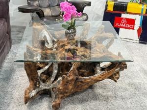Baumwurzel Couchtisch "Root" aus Teakholz ca. 110 x 90 x 46,5 cm mit Applikationen aus Aluminium und Glasplatte Baumwurzel Couchtisch Root aus Teakholz