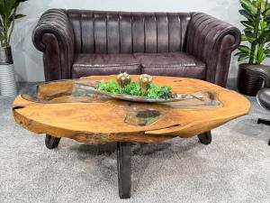 Einzigartiger Wohnzimmertisch Baumstamm Baumscheibe massiv Wohnzimmerideen